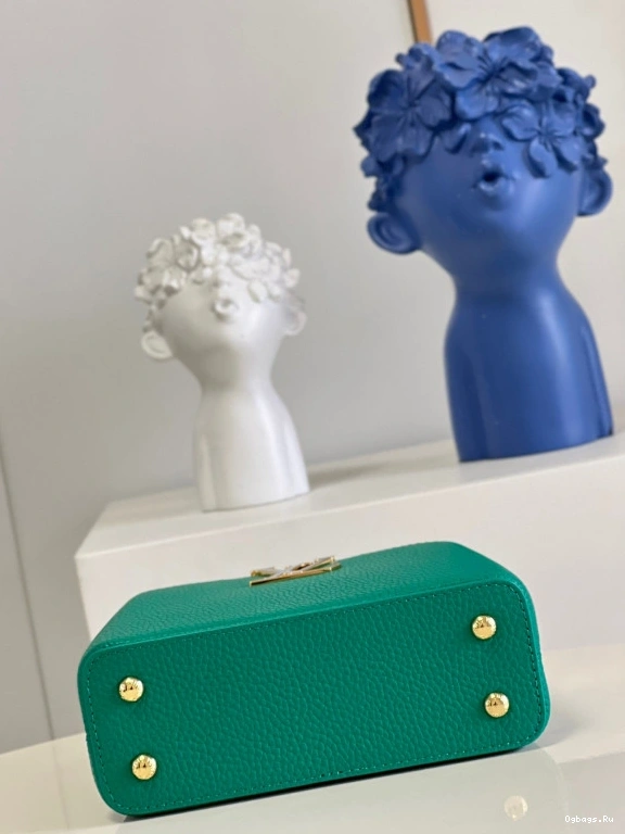 LOUIS MINI CAPUCINES VUITTON 0407